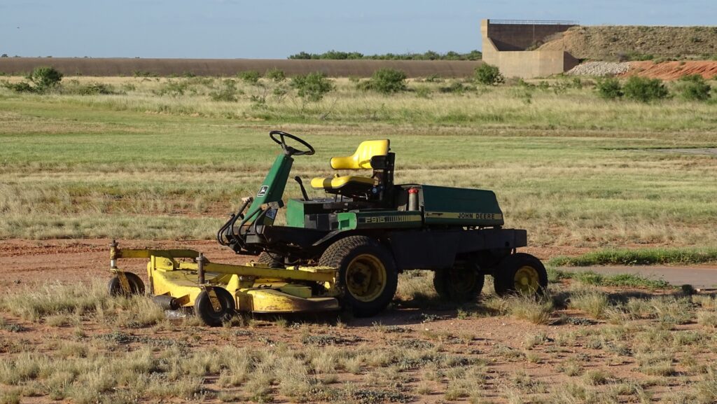 John Deere F915 retired